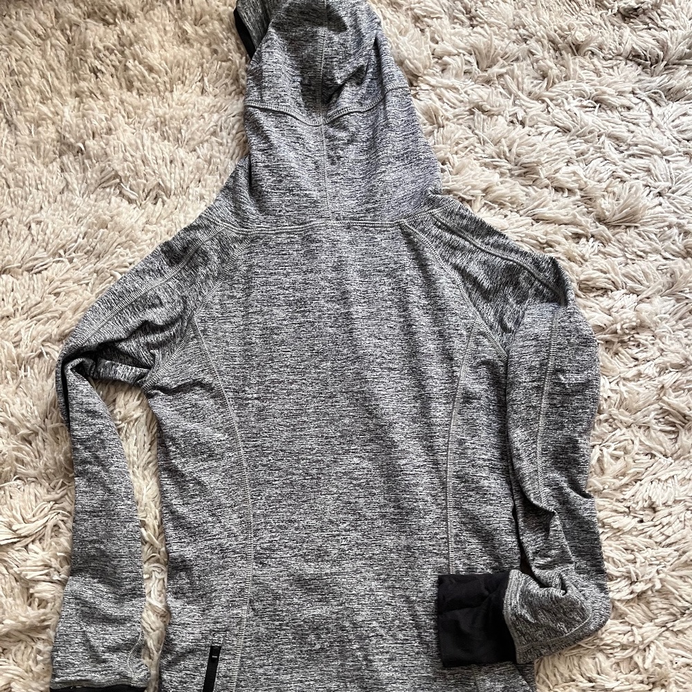 Lulu Lemon Hooded top with finger holes